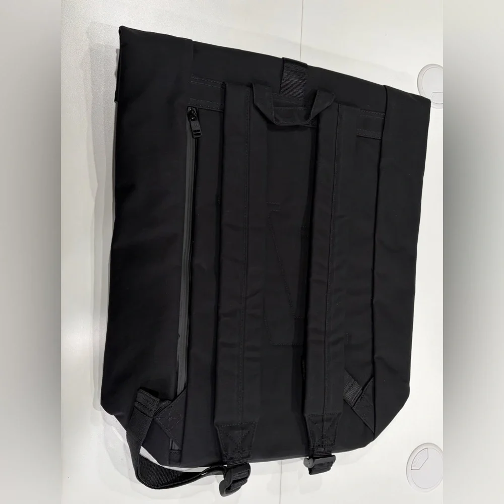 Vuori Backpack Black NWT Open Compartment Roll Top Closure Lpatop Sleeve